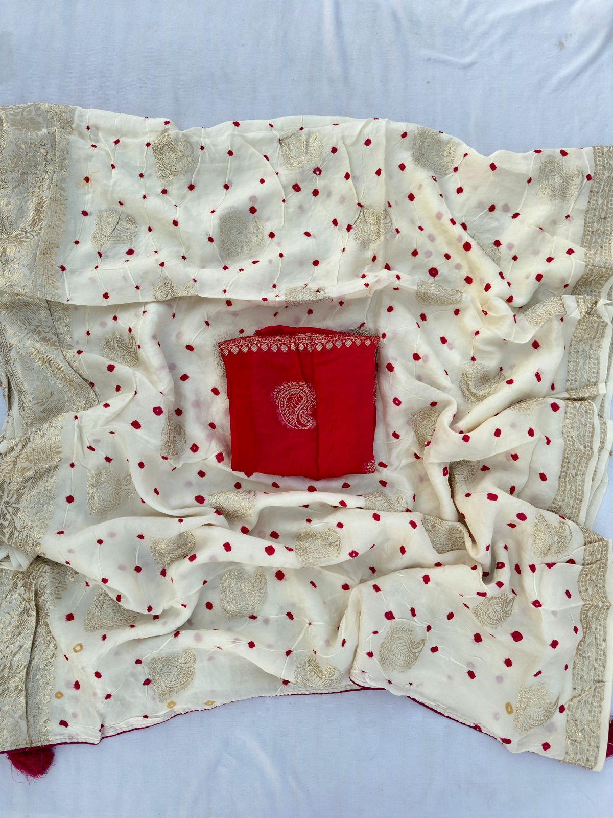 Pure Viscose Hand Woven Zari And Bandej Best Quality Saree With Blouse BFSMJ152